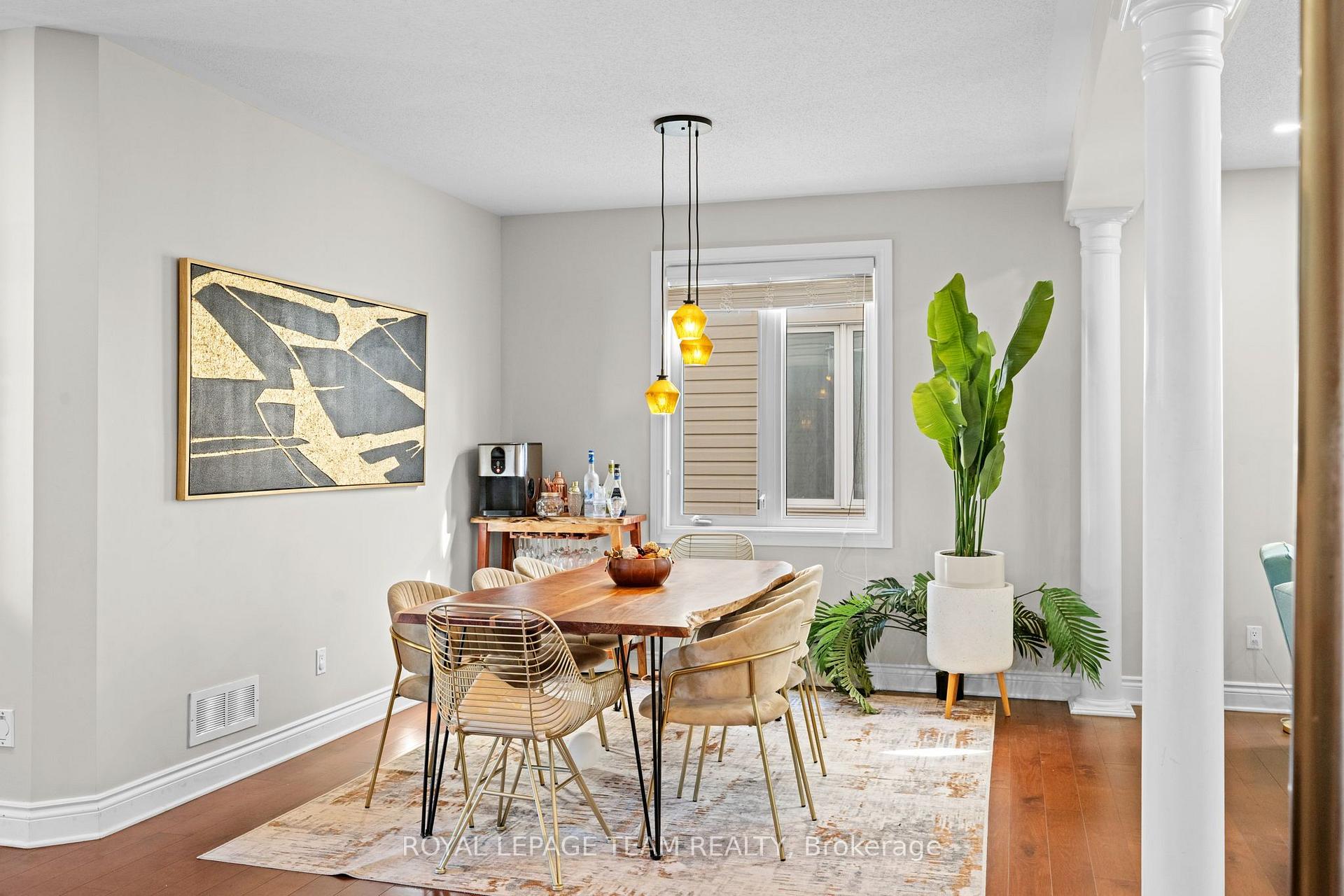 Photo 8 of 732 Lakebreeze Circle, Ottawa, Avalon East — HOMEH
