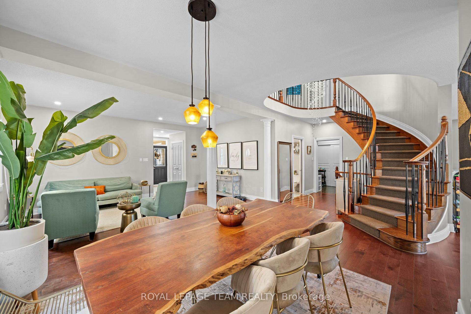 Photo 9 of 732 Lakebreeze Circle, Ottawa, Avalon East — HOMEH