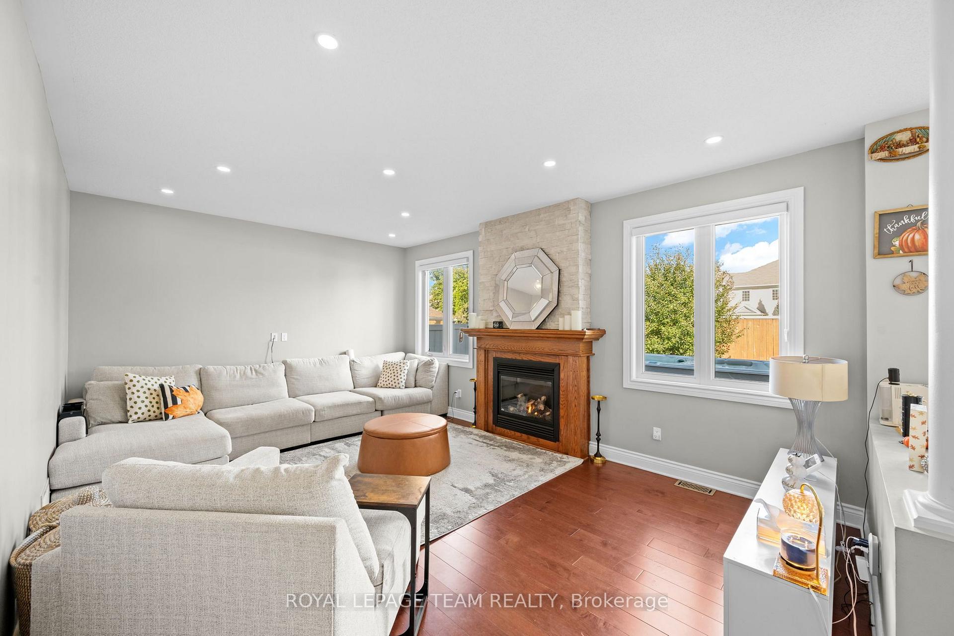 Photo 10 of 732 Lakebreeze Circle, Ottawa, Avalon East — HOMEH