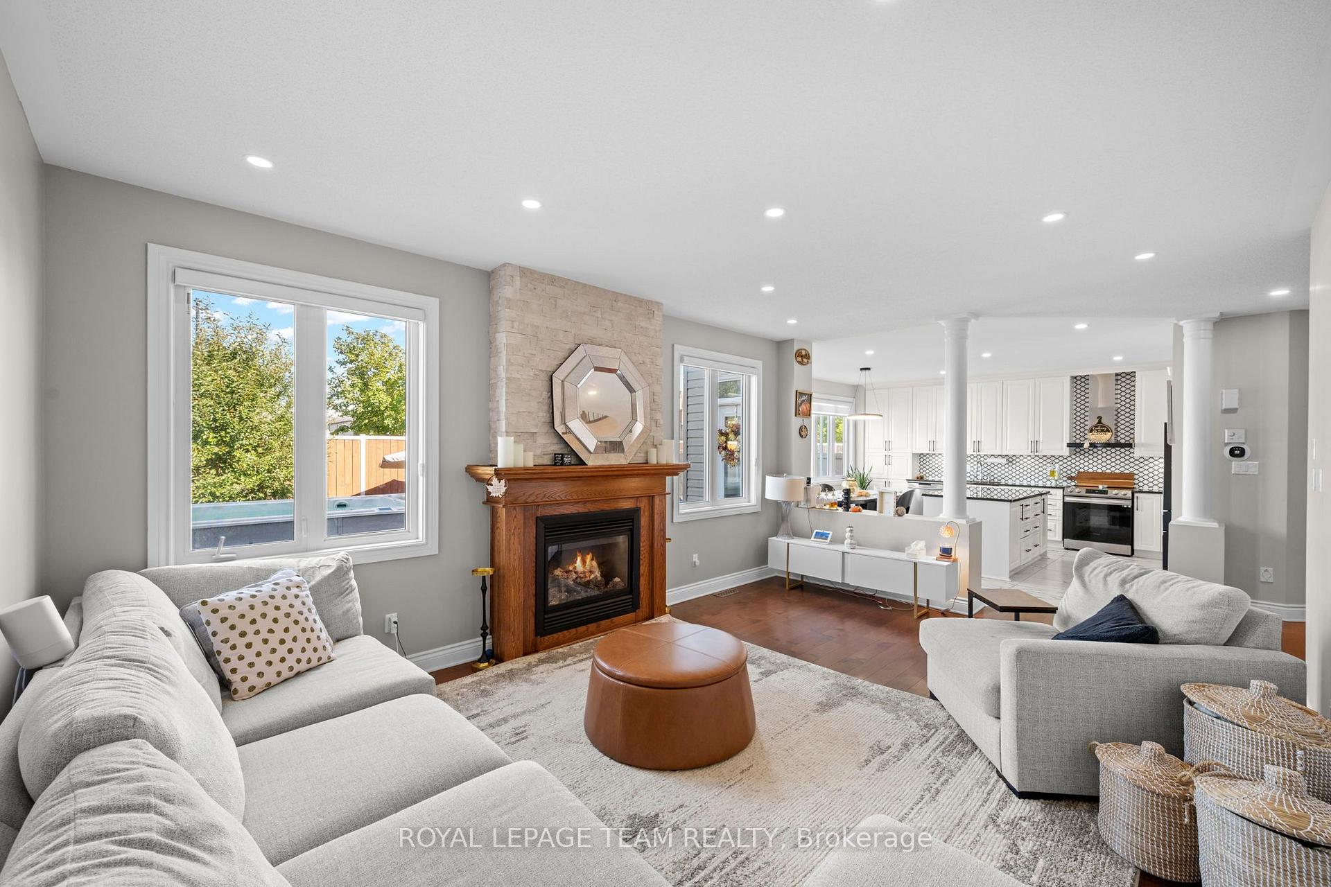 Photo 11 of 732 Lakebreeze Circle, Ottawa, Avalon East — HOMEH