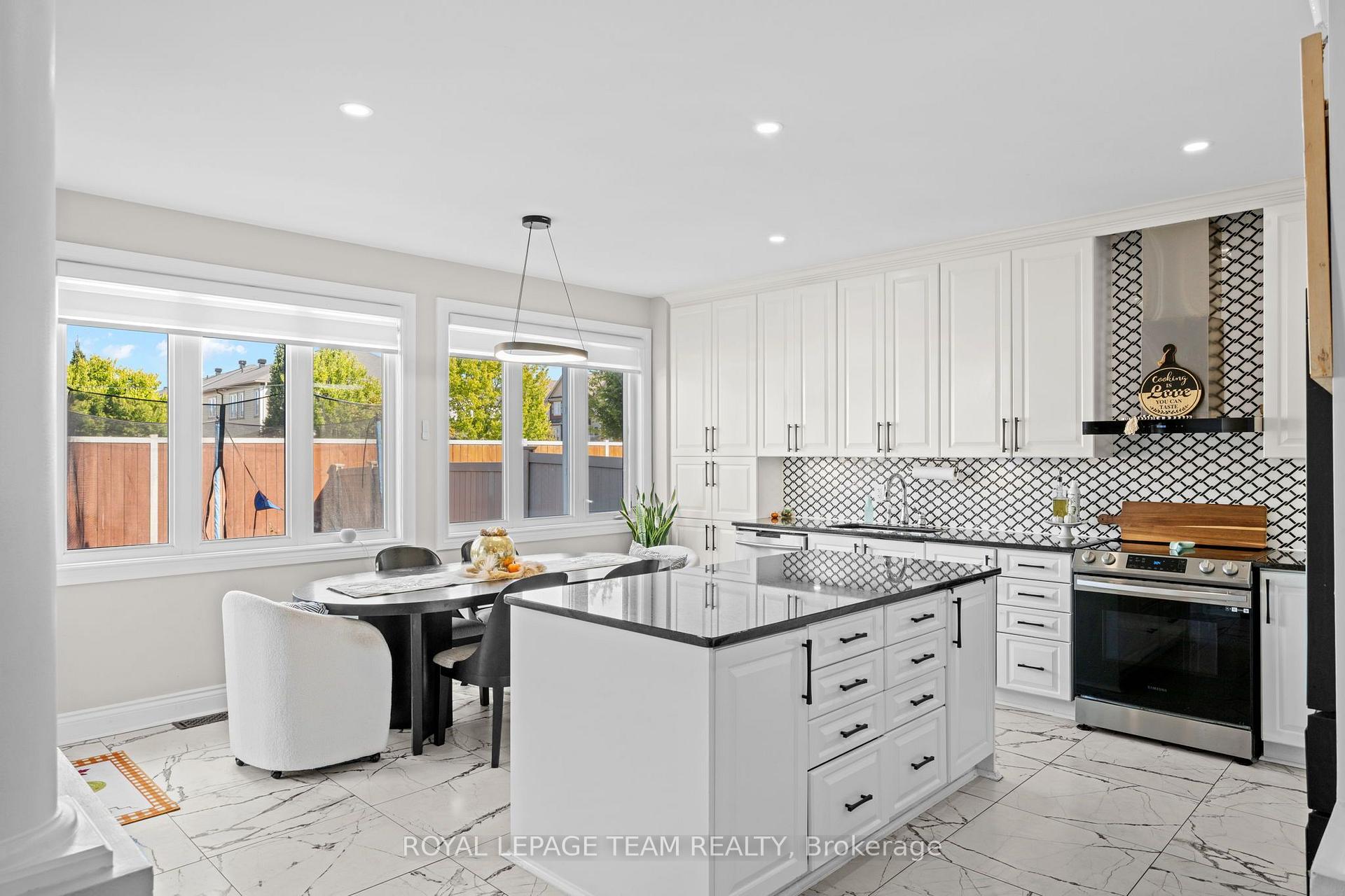 Photo 13 of 732 Lakebreeze Circle, Ottawa, Avalon East — HOMEH