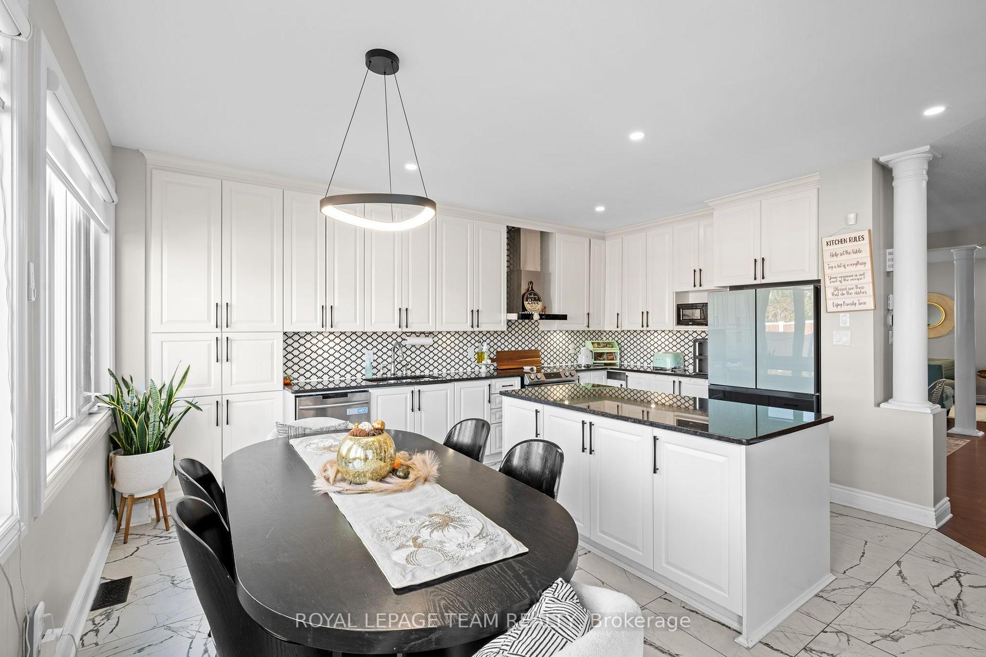 Photo 14 of 732 Lakebreeze Circle, Ottawa, Avalon East — HOMEH