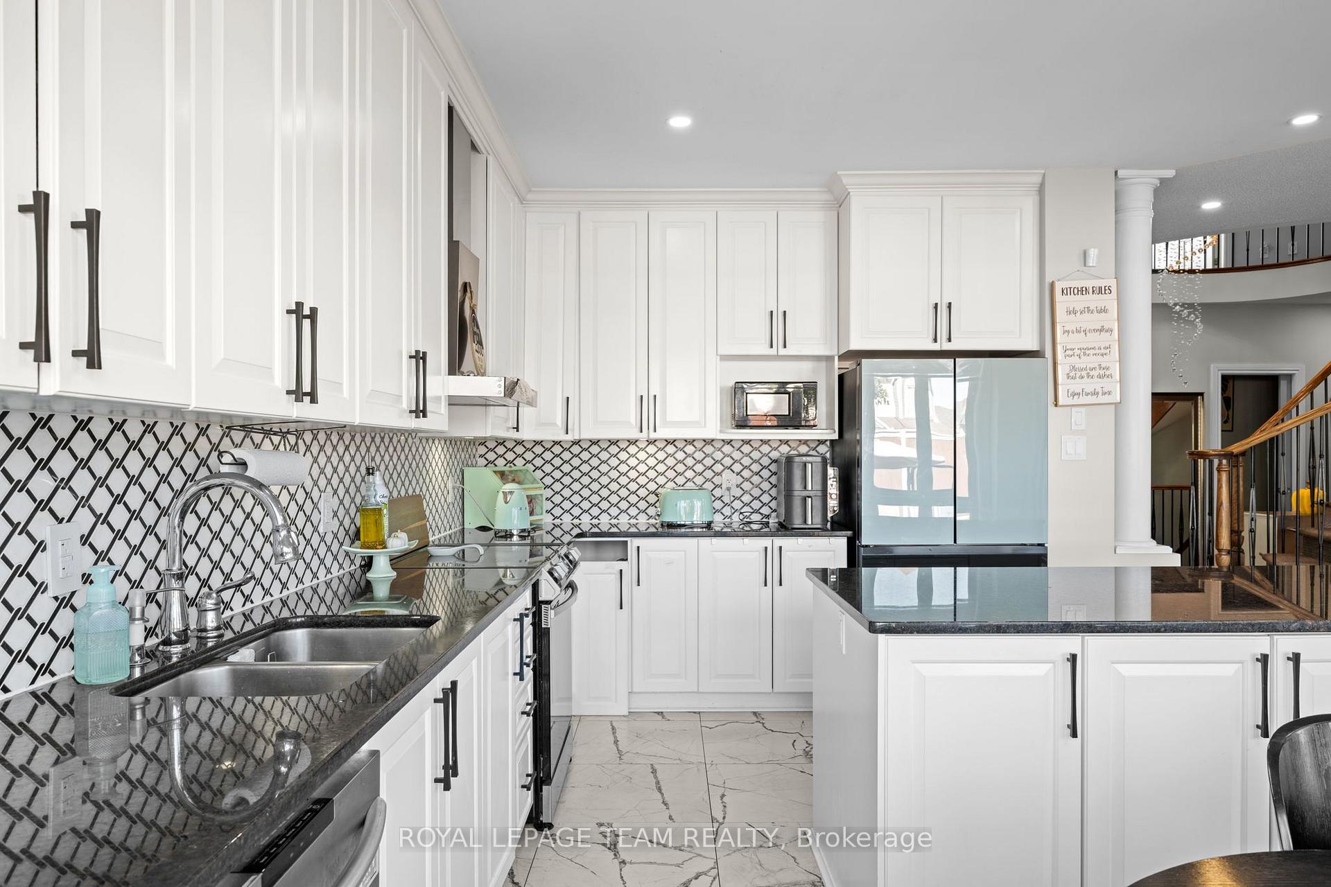 Photo 15 of 732 Lakebreeze Circle, Ottawa, Avalon East — HOMEH