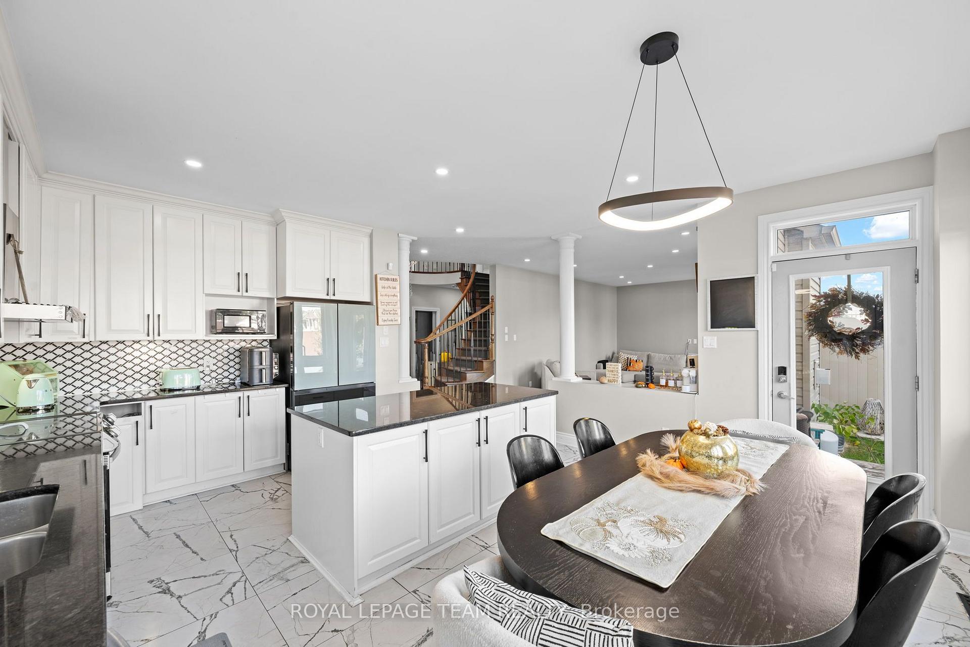 Photo 16 of 732 Lakebreeze Circle, Ottawa, Avalon East — HOMEH