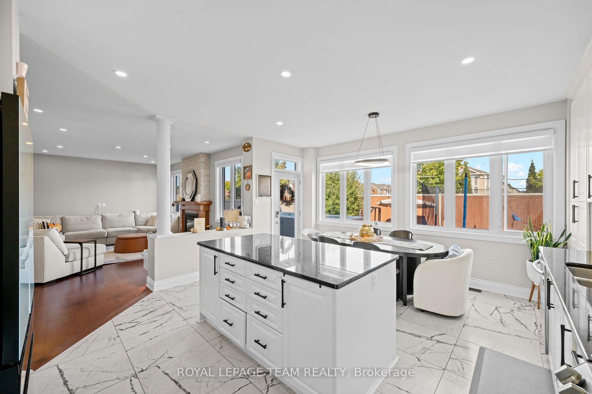 Photo 17 of 732 Lakebreeze Circle, Ottawa, Avalon East — HOMEH