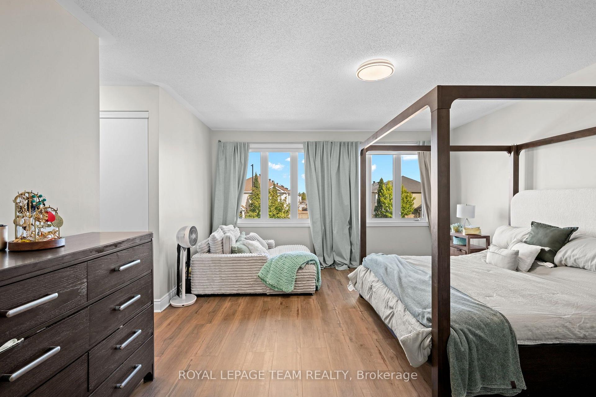 Photo 21 of 732 Lakebreeze Circle, Ottawa, Avalon East — HOMEH