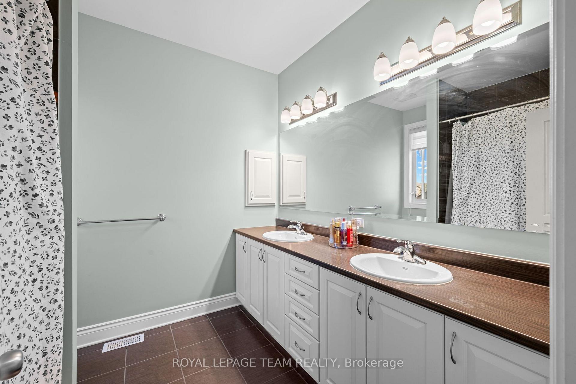 Photo 29 of 732 Lakebreeze Circle, Ottawa, Avalon East — HOMEH