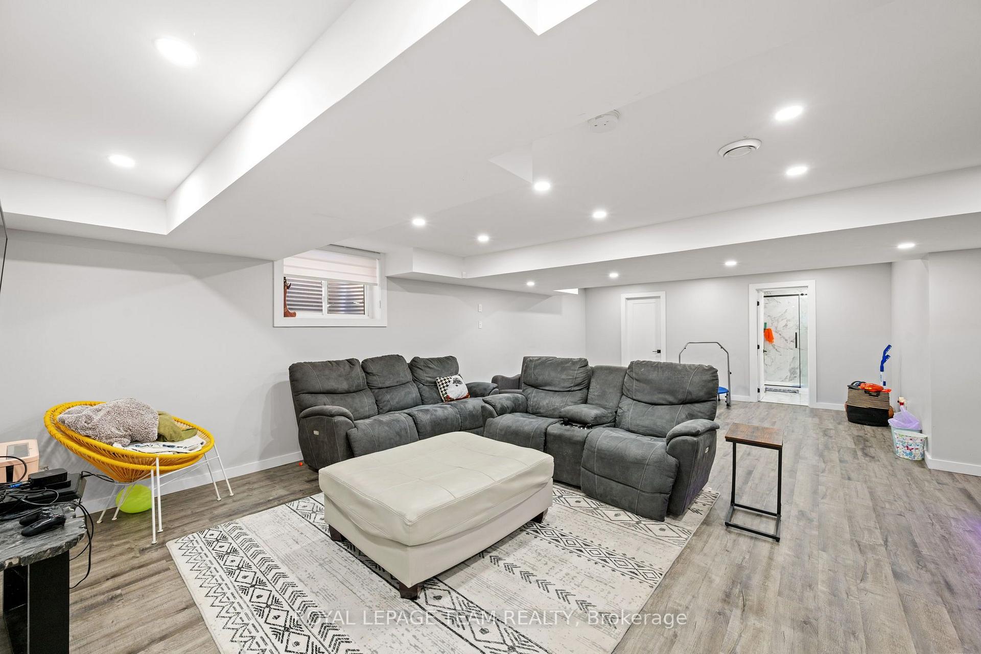 Photo 31 of 732 Lakebreeze Circle, Ottawa, Avalon East — HOMEH
