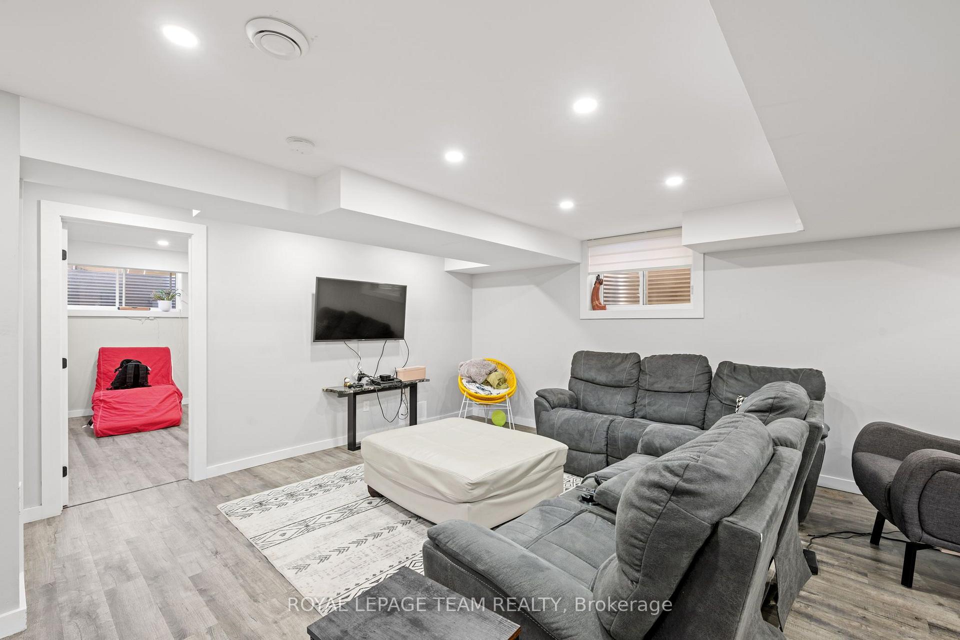 Photo 32 of 732 Lakebreeze Circle, Ottawa, Avalon East — HOMEH