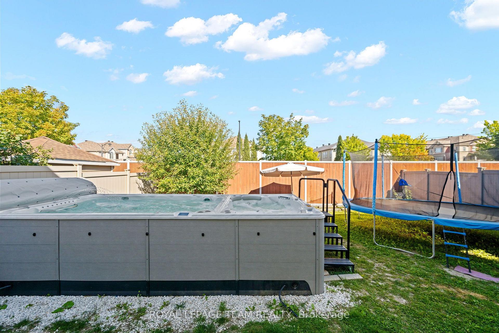 Photo 35 of 732 Lakebreeze Circle, Ottawa, Avalon East — HOMEH