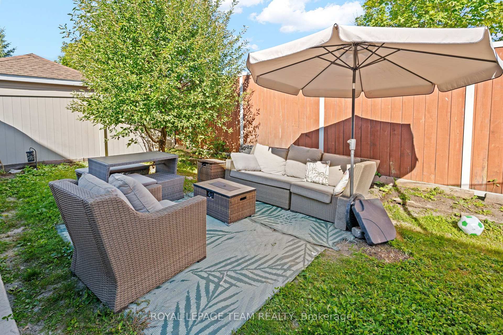 Photo 37 of 732 Lakebreeze Circle, Ottawa, Avalon East — HOMEH