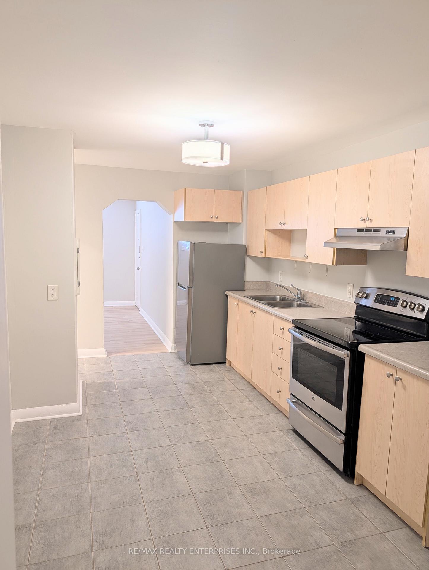 Photo 1 of Unit Apt 1, 22 Peter Street S, Mississauga, Port Credit — HOMEH