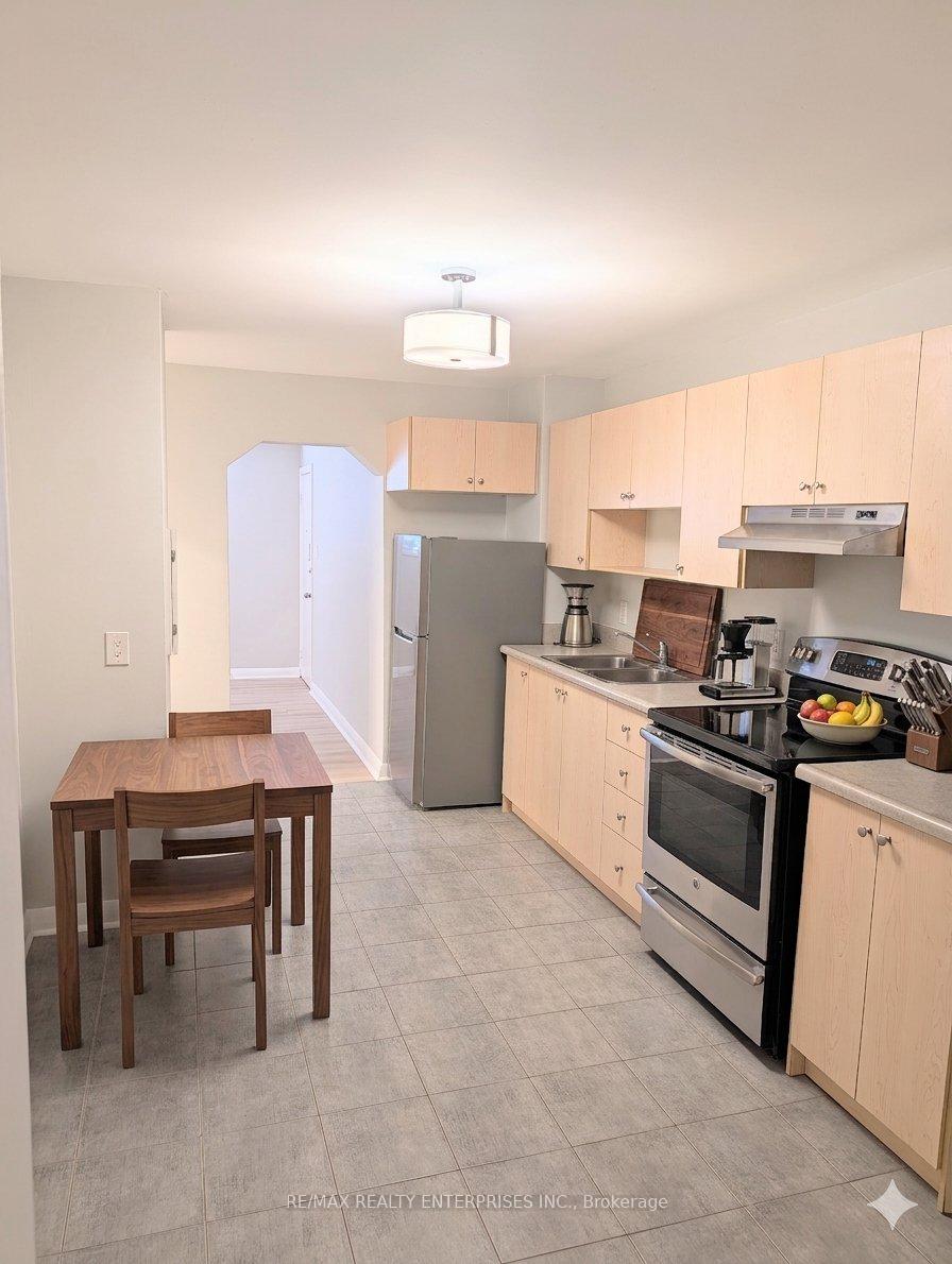Photo 2 of Unit Apt 1, 22 Peter Street S, Mississauga, Port Credit — HOMEH