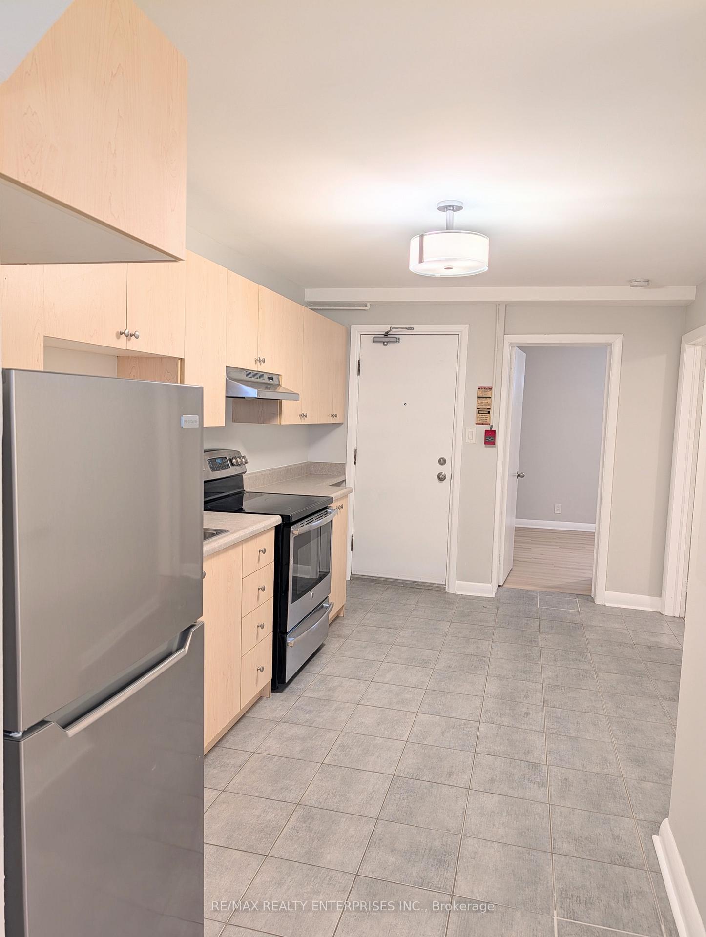 Photo 3 of Unit Apt 1, 22 Peter Street S, Mississauga, Port Credit — HOMEH