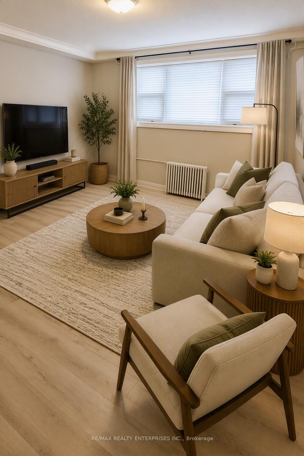 Photo 5 of Unit Apt 1, 22 Peter Street S, Mississauga, Port Credit — HOMEH