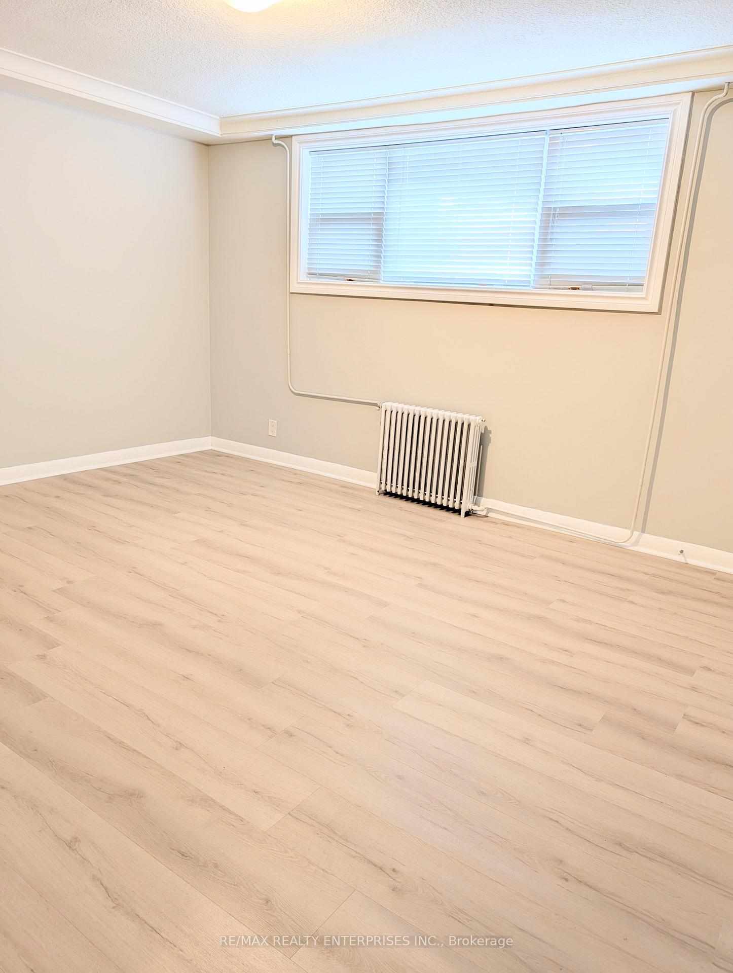 Photo 4 of Unit Apt 1, 22 Peter Street S, Mississauga, Port Credit — HOMEH