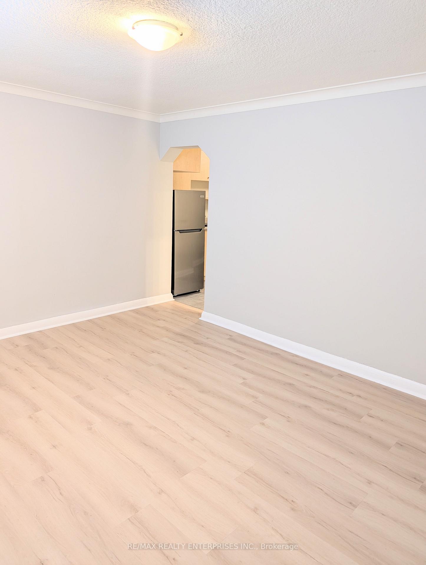 Photo 8 of Unit Apt 1, 22 Peter Street S, Mississauga, Port Credit — HOMEH