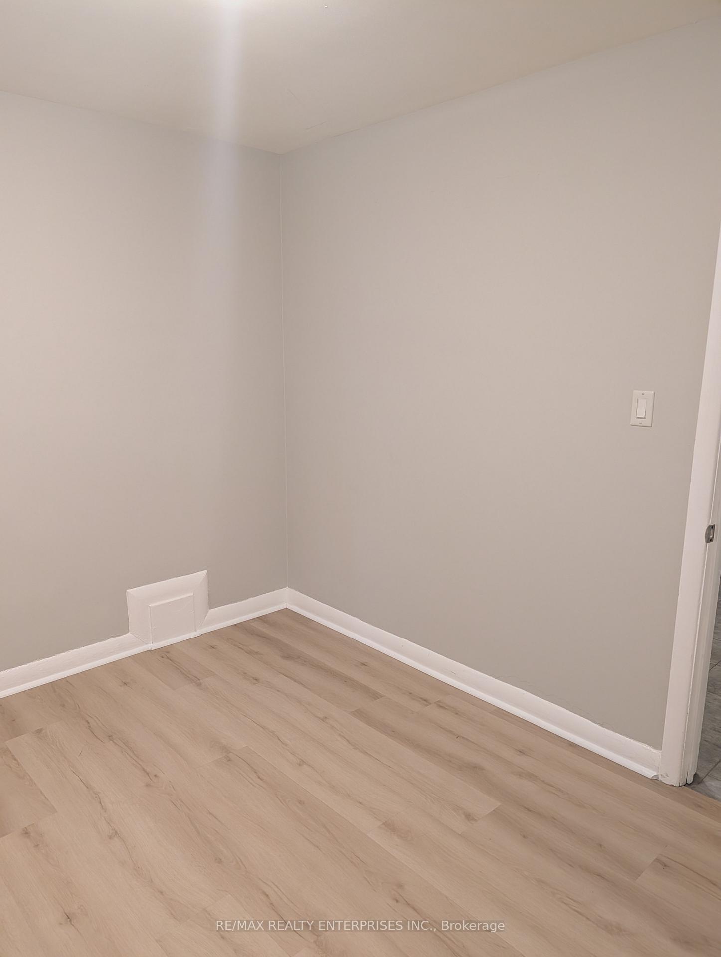 Photo 16 of Unit Apt 1, 22 Peter Street S, Mississauga, Port Credit — HOMEH