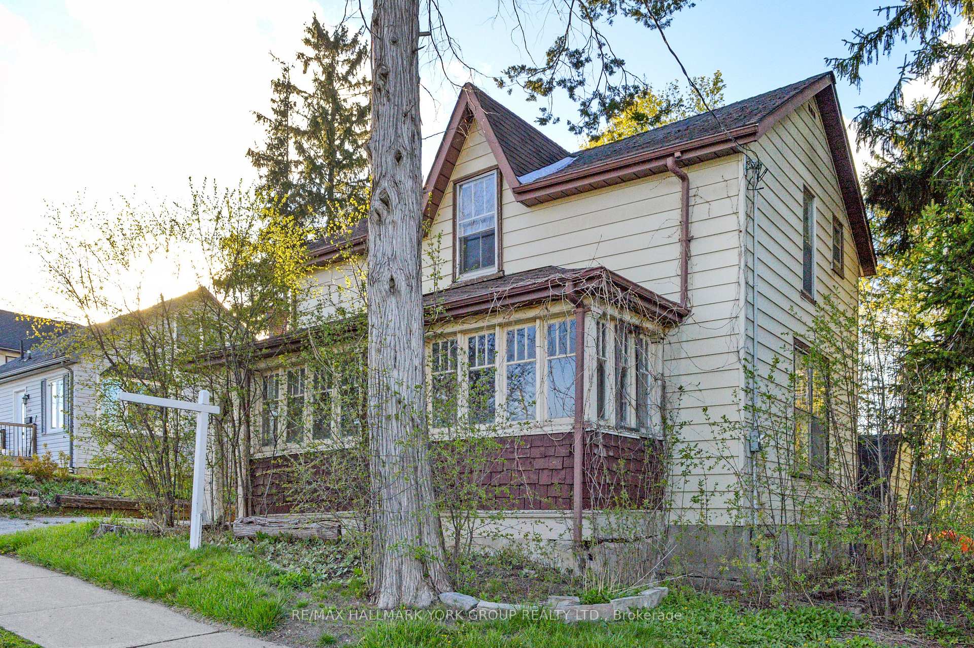 Photo 2 of 148 Centre Street, Aurora, Aurora Village — HOMEH