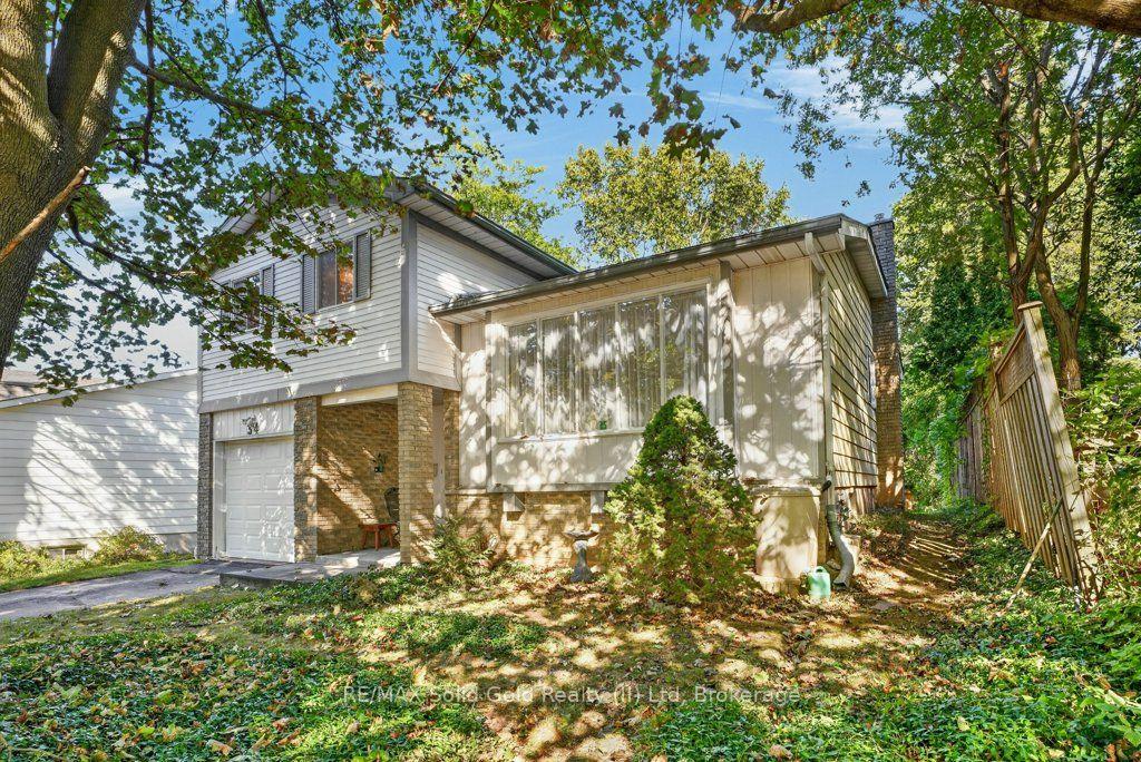 Photo 3 of 34 Glen Park Crescent, Kitchener, Forest Heights — HOMEH