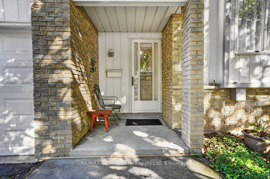 Photo 4 of 34 Glen Park Crescent, Kitchener, Forest Heights — HOMEH