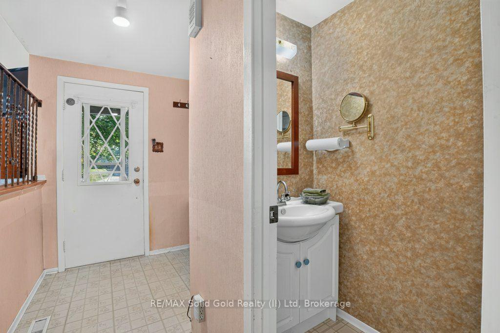Photo 9 of 34 Glen Park Crescent, Kitchener, Forest Heights — HOMEH