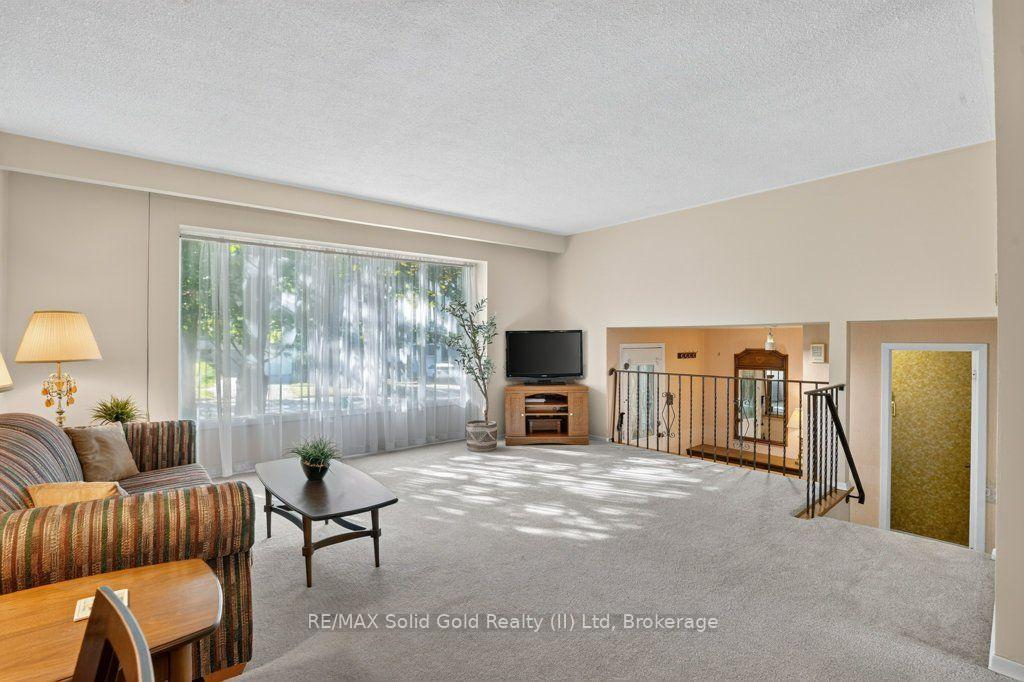 Photo 17 of 34 Glen Park Crescent, Kitchener, Forest Heights — HOMEH
