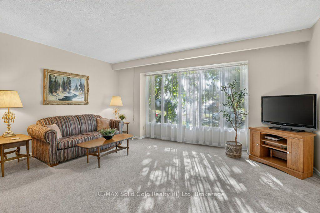 Photo 18 of 34 Glen Park Crescent, Kitchener, Forest Heights — HOMEH