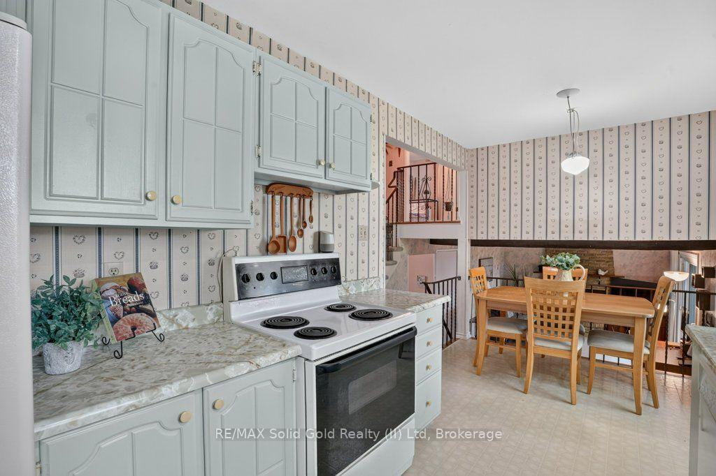 Photo 24 of 34 Glen Park Crescent, Kitchener, Forest Heights — HOMEH