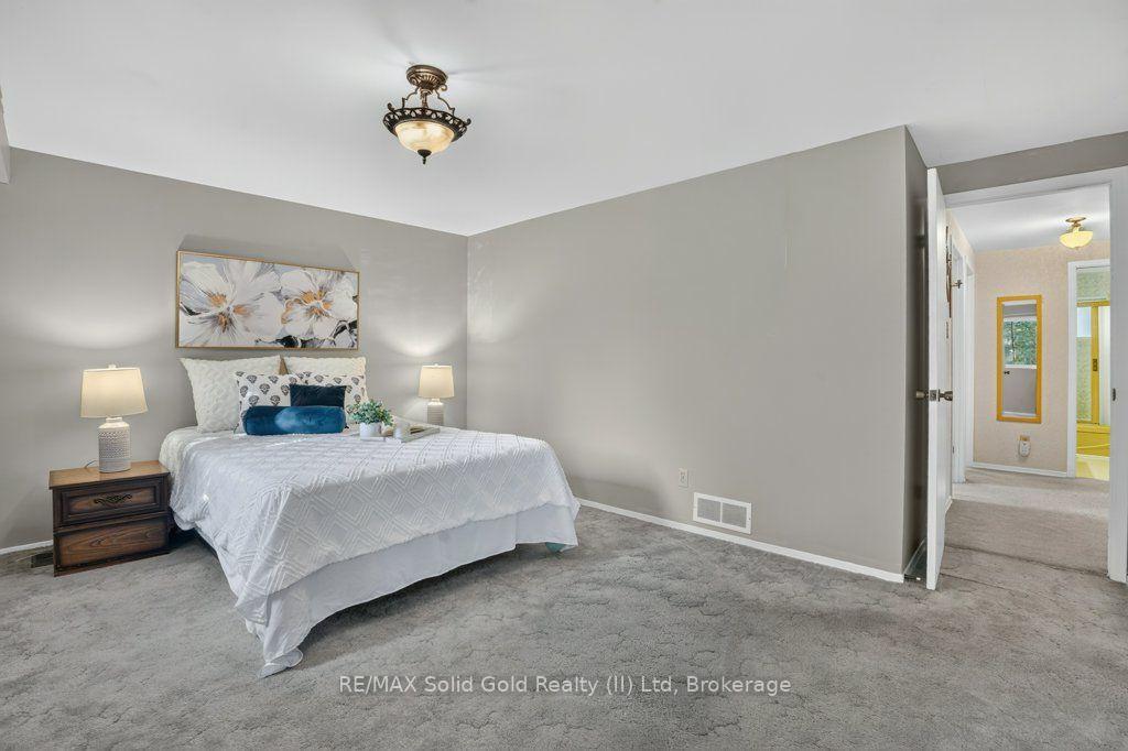 Photo 33 of 34 Glen Park Crescent, Kitchener, Forest Heights — HOMEH