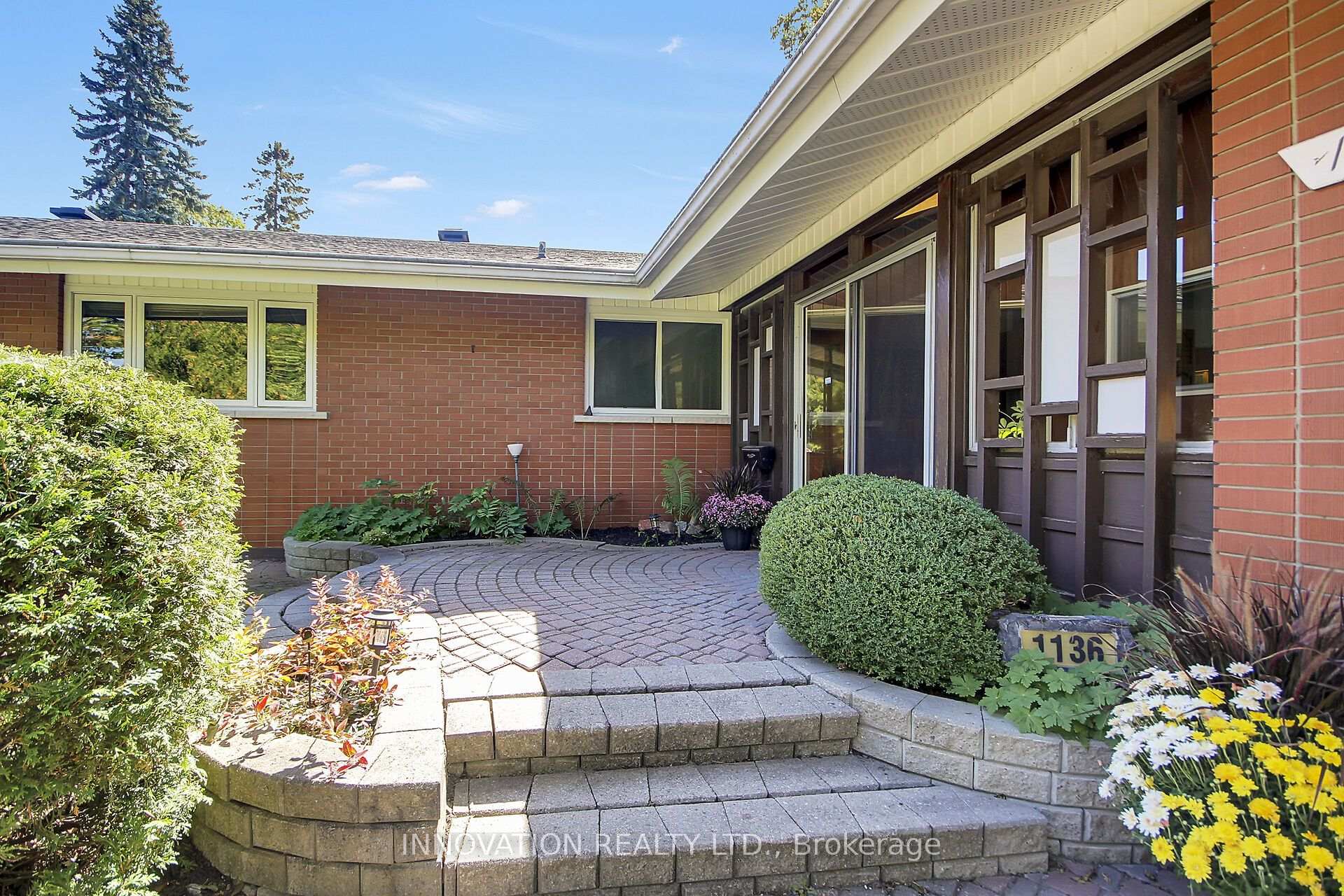 Photo 3 of 1136 Castle Hill Crescent, Ottawa, Copeland Park — HOMEH