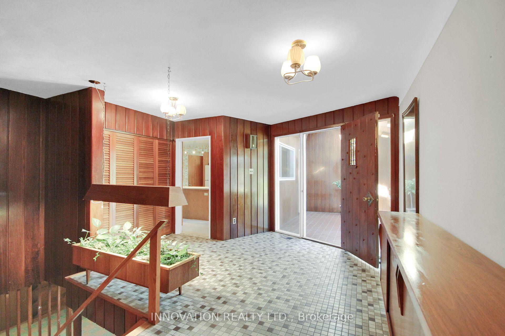 Photo 10 of 1136 Castle Hill Crescent, Ottawa, Copeland Park — HOMEH
