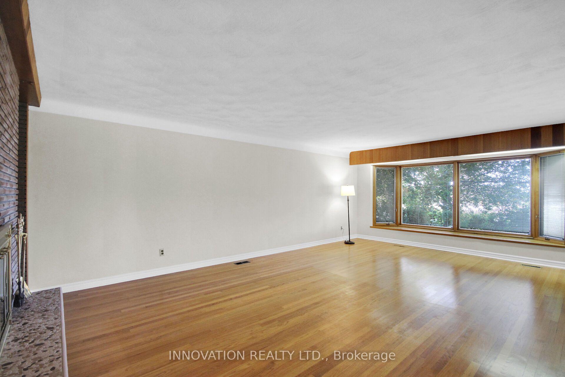 Photo 15 of 1136 Castle Hill Crescent, Ottawa, Copeland Park — HOMEH