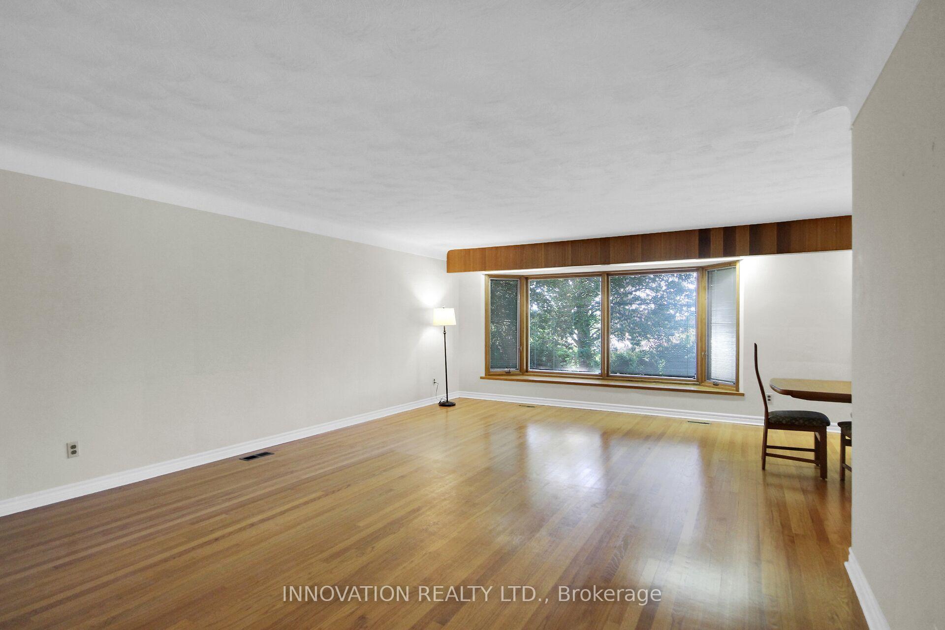 Photo 17 of 1136 Castle Hill Crescent, Ottawa, Copeland Park — HOMEH
