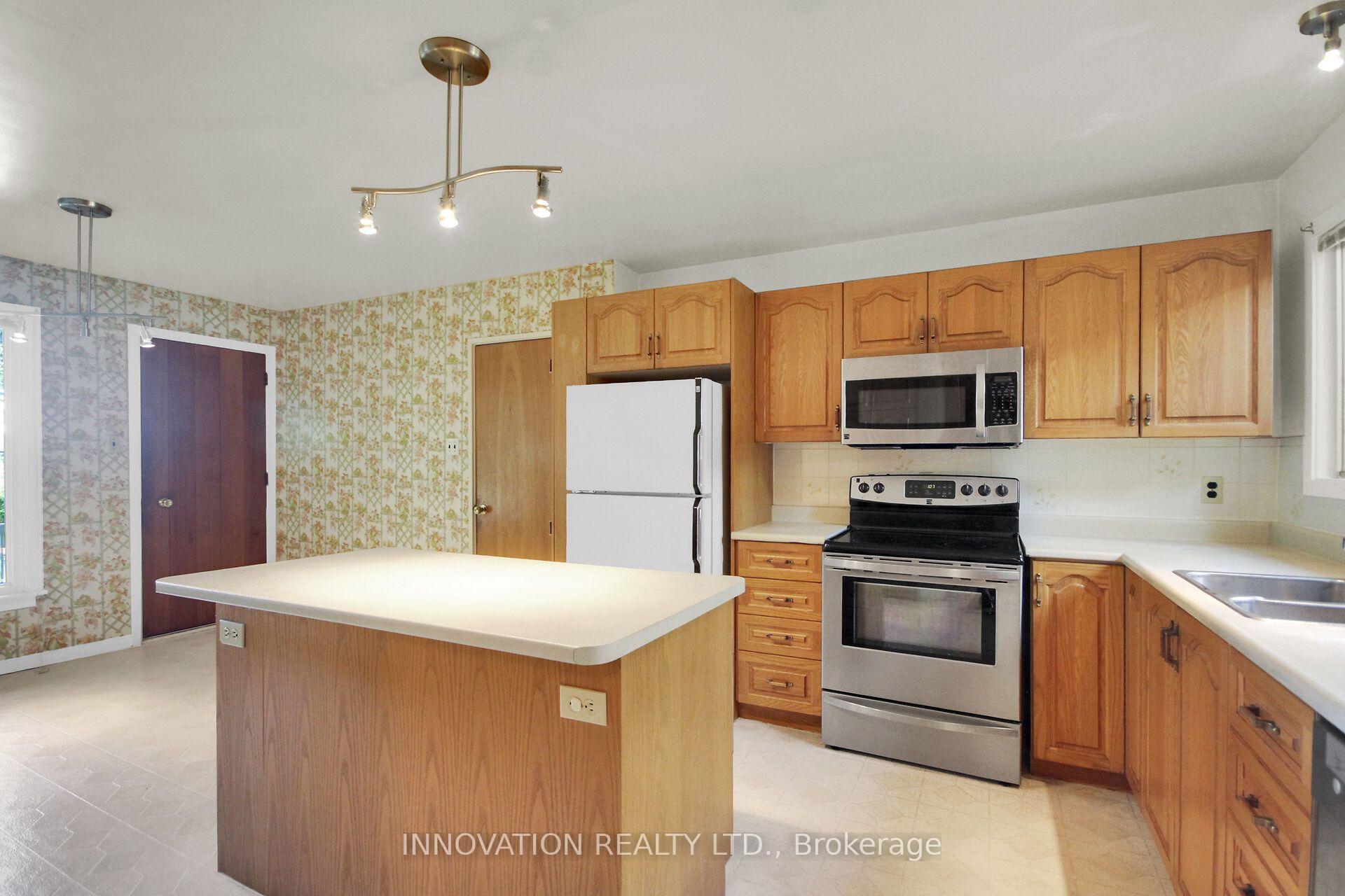 Photo 21 of 1136 Castle Hill Crescent, Ottawa, Copeland Park — HOMEH