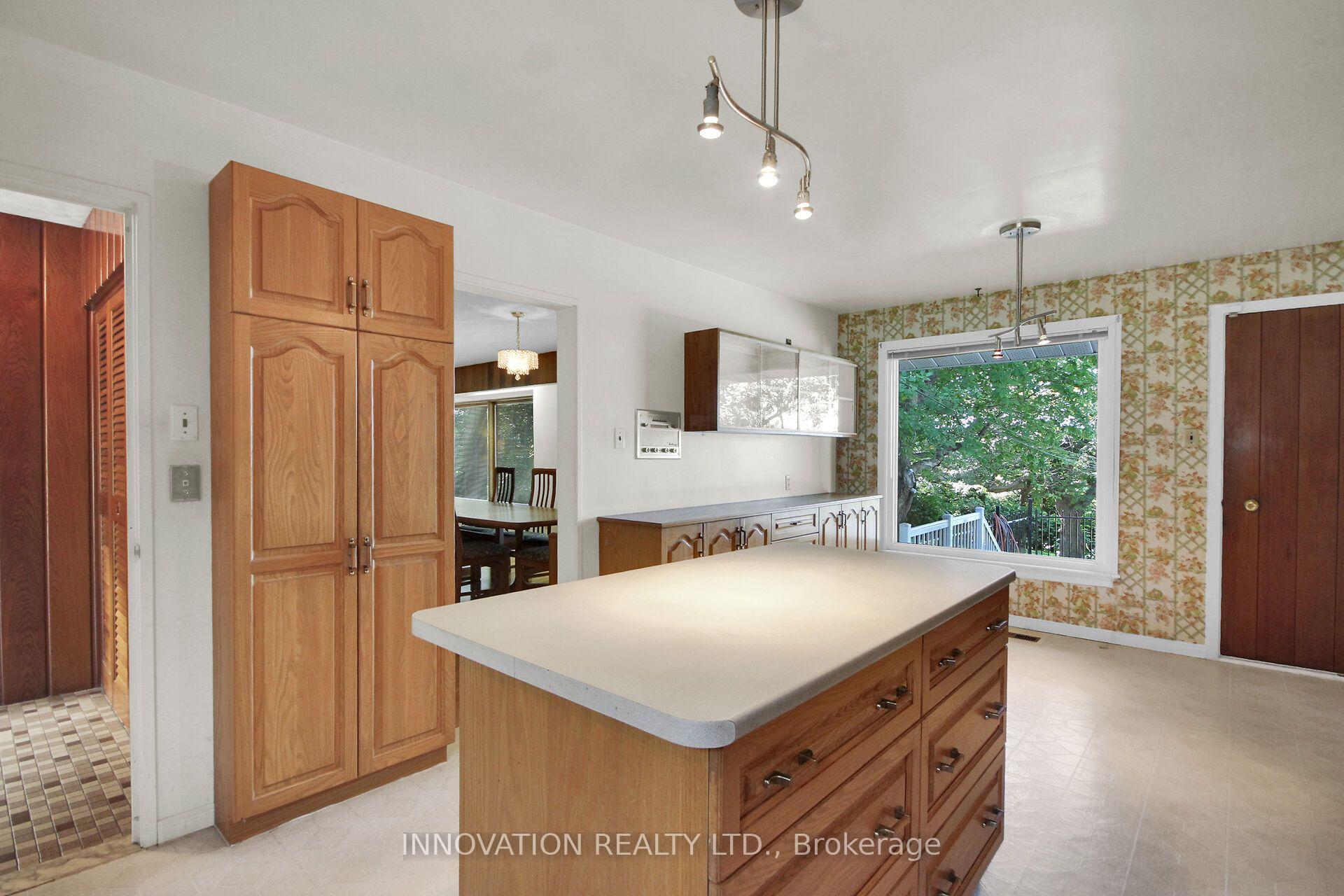 Photo 23 of 1136 Castle Hill Crescent, Ottawa, Copeland Park — HOMEH