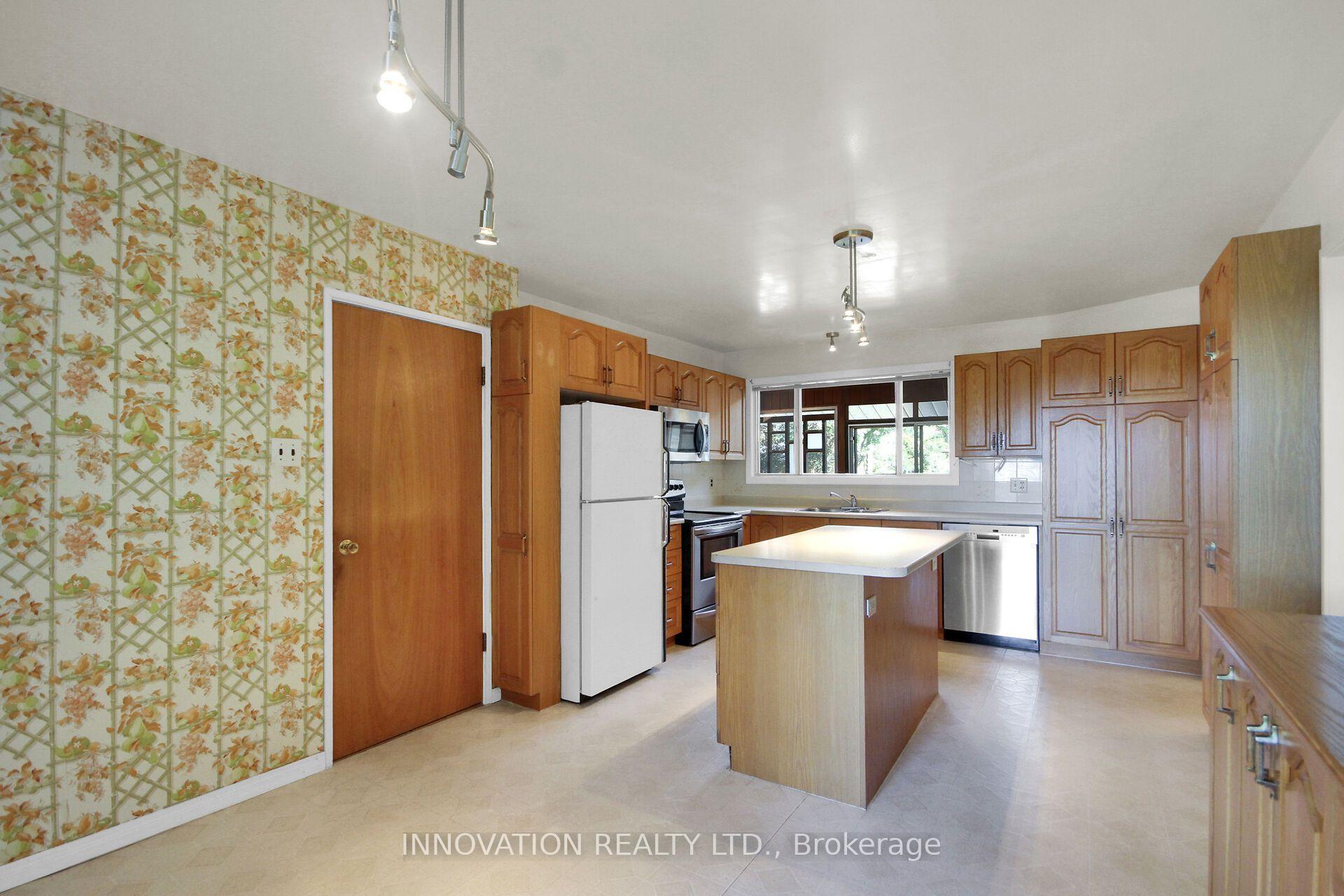 Photo 24 of 1136 Castle Hill Crescent, Ottawa, Copeland Park — HOMEH