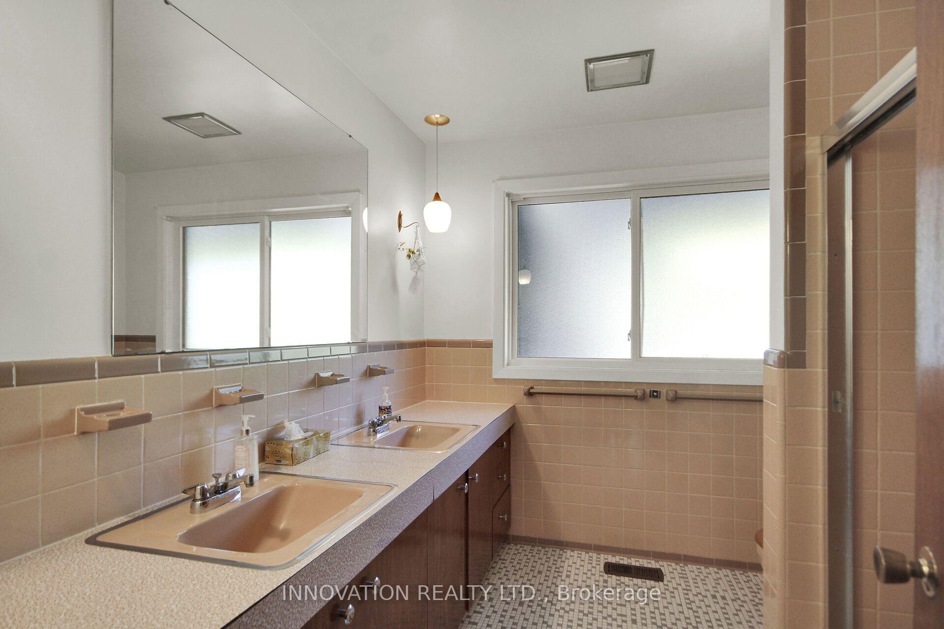 Photo 37 of 1136 Castle Hill Crescent, Ottawa, Copeland Park — HOMEH
