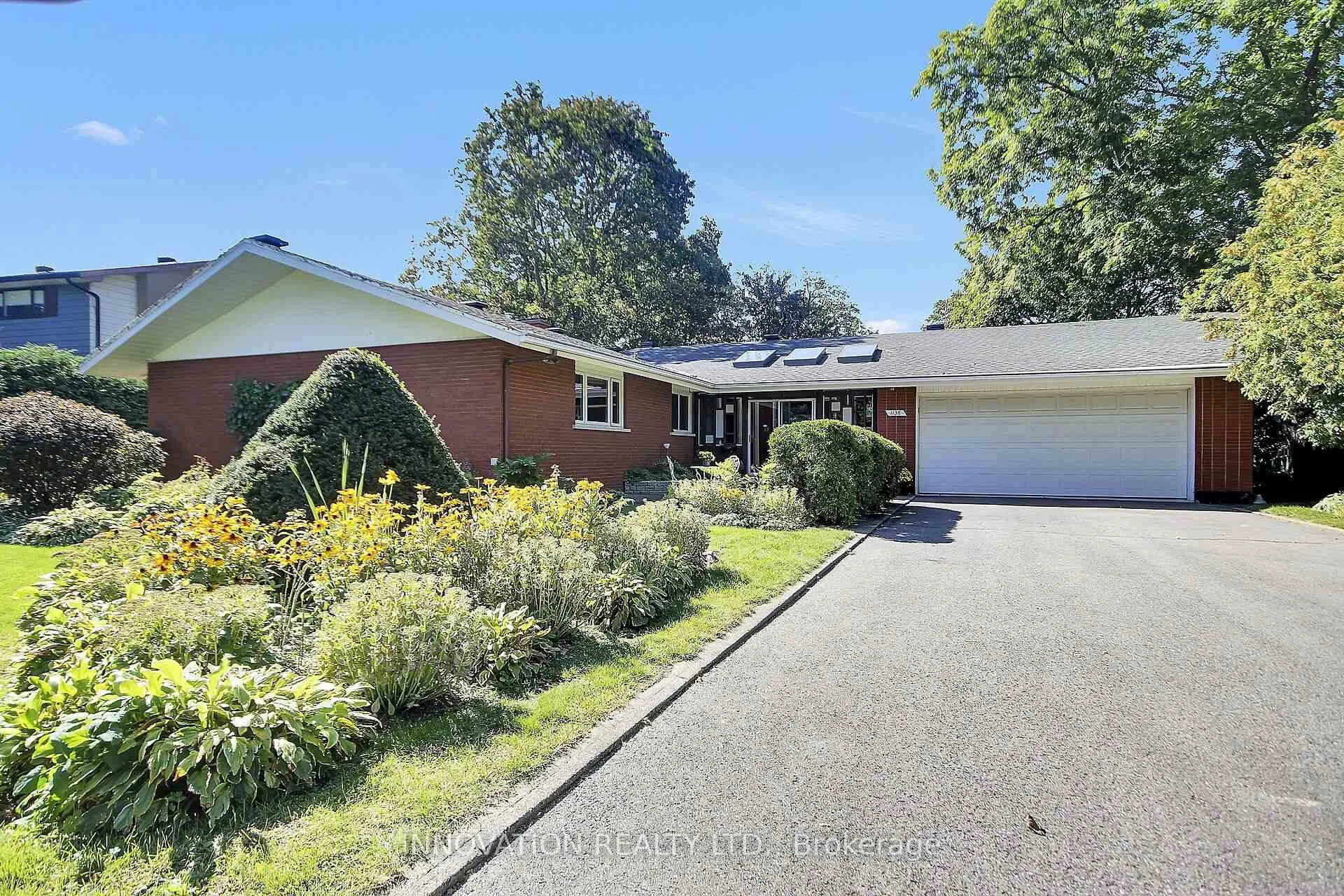 Photo 7 of 1136 Castle Hill Crescent, Ottawa, Copeland Park — HOMEH