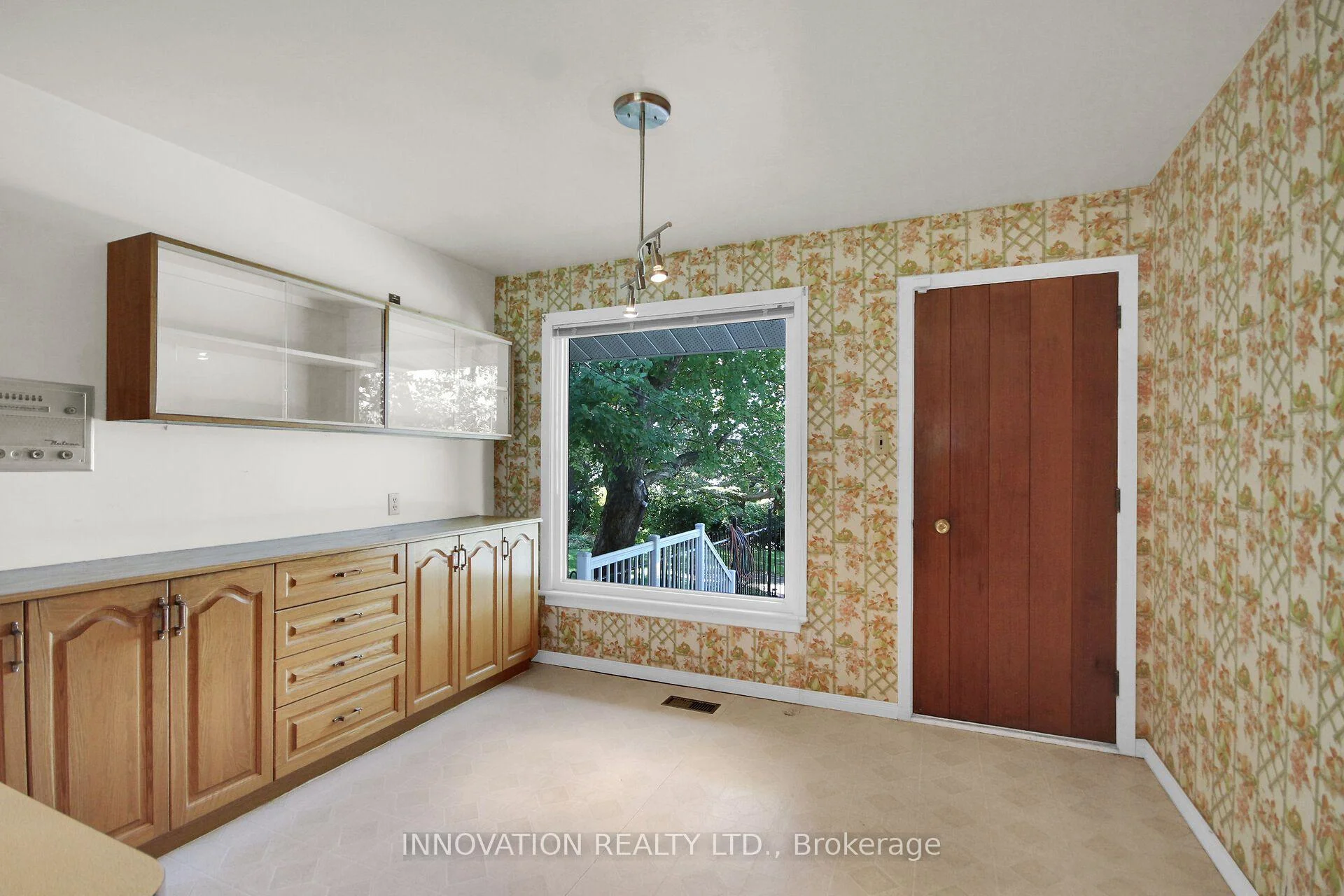 Photo 27 of 1136 Castle Hill Crescent, Ottawa, Copeland Park — HOMEH