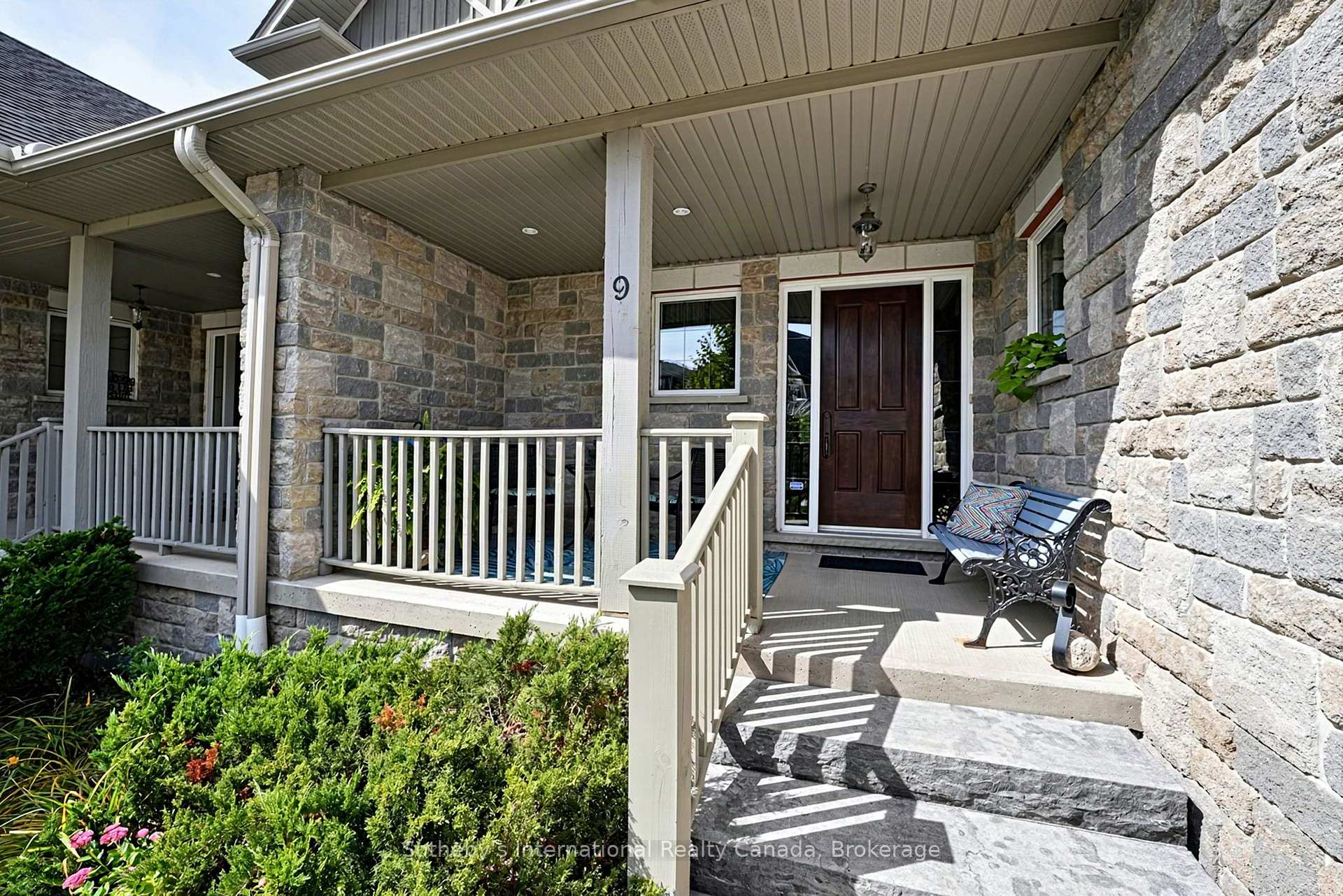 Photo 3 of 9 Meadowbrook Lane, Blue Mountains — HOMEH