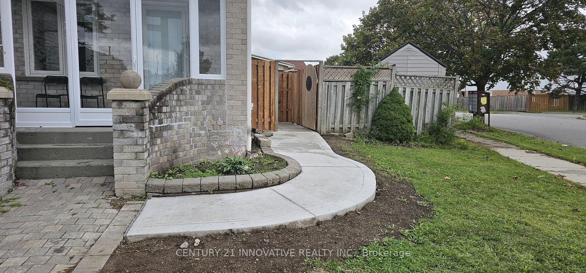 Photo 2 of 2 Blackburn Crescent, Ajax, Central — HOMEH