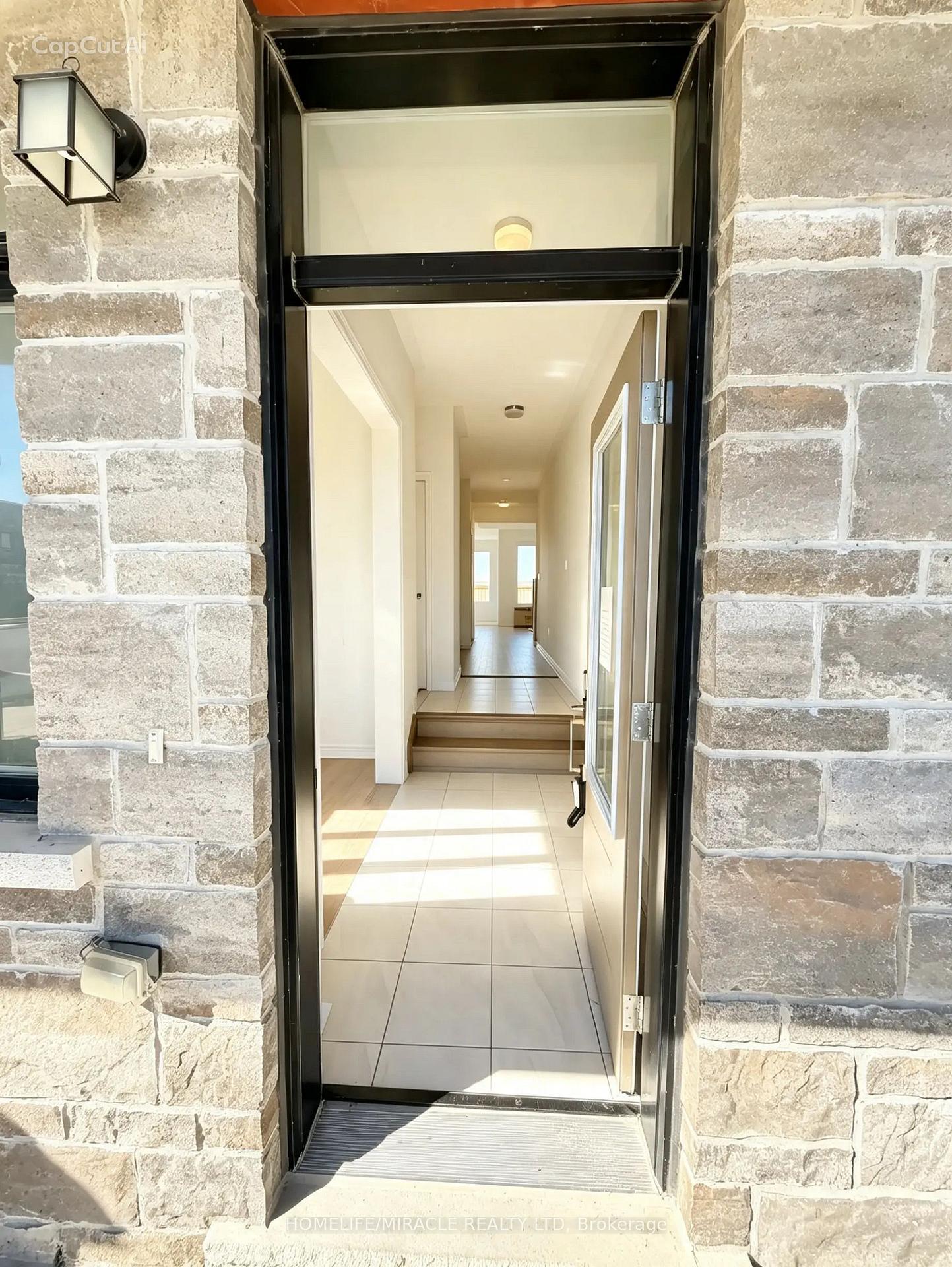 Photo 3 of 163 Fenchurch Manor, Barrie, Rural Barrie Southeast — HOMEH