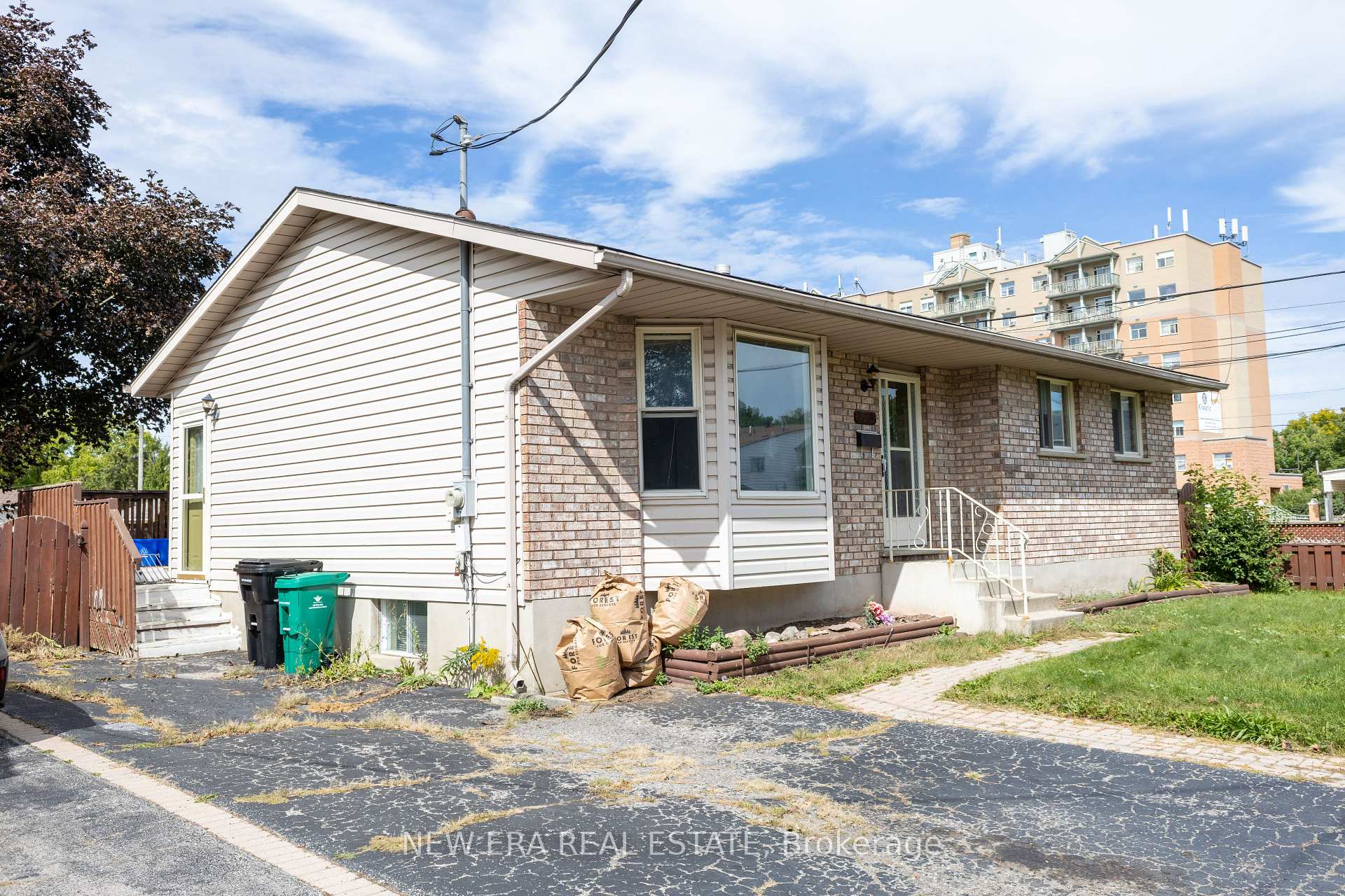 Photo of 120 Union Street S