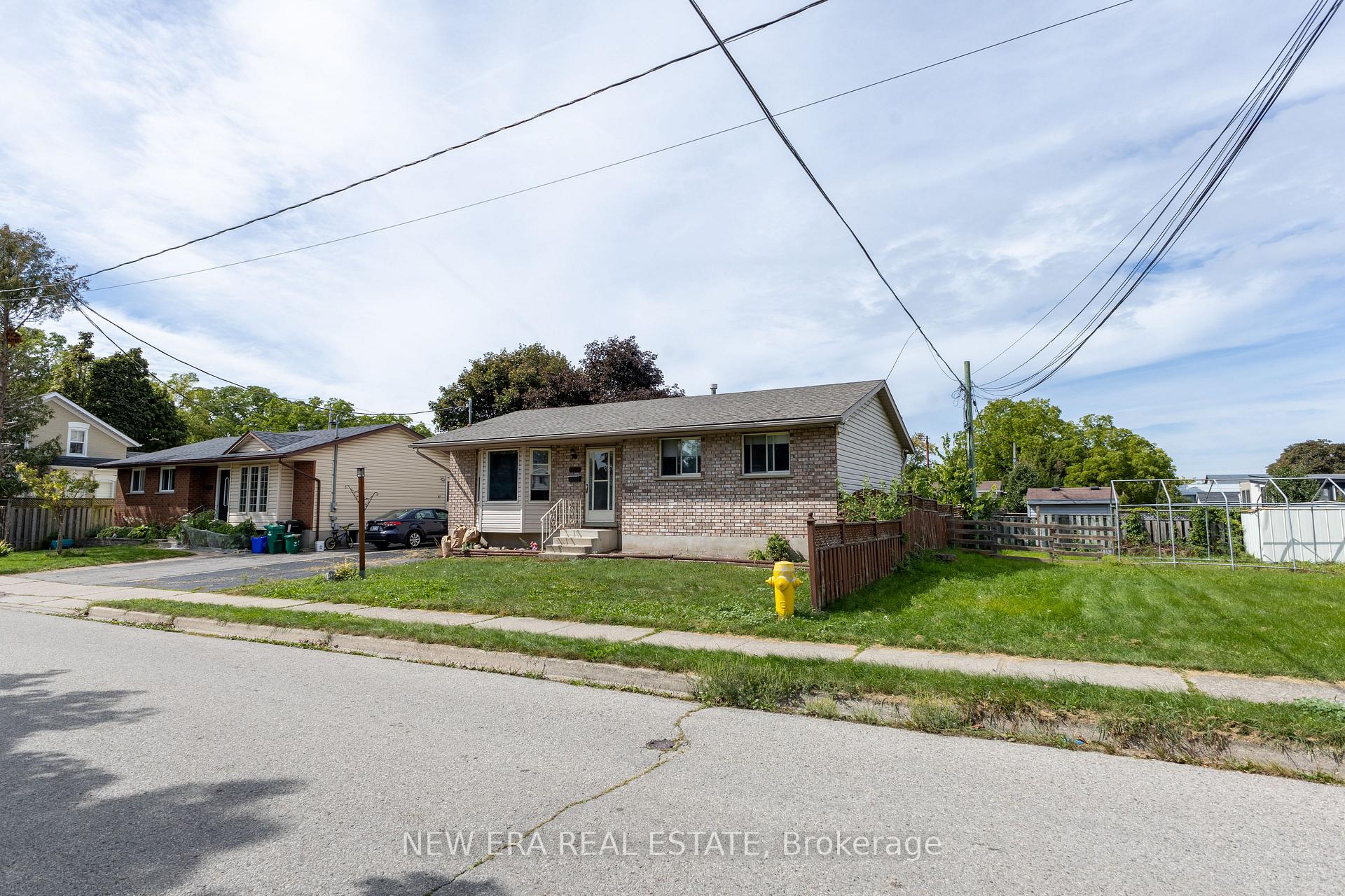 Photo 4 of 120 Union Street S, Cambridge, Preston South — HOMEH