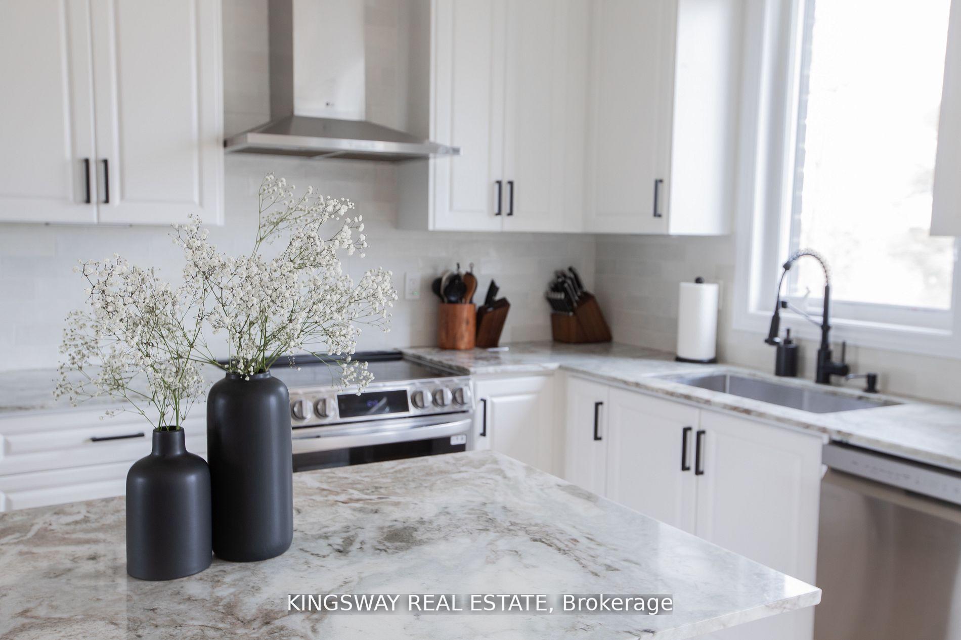 Photo 3 of 27 Paradox Street, Vaughan, Elder Mills — HOMEH
