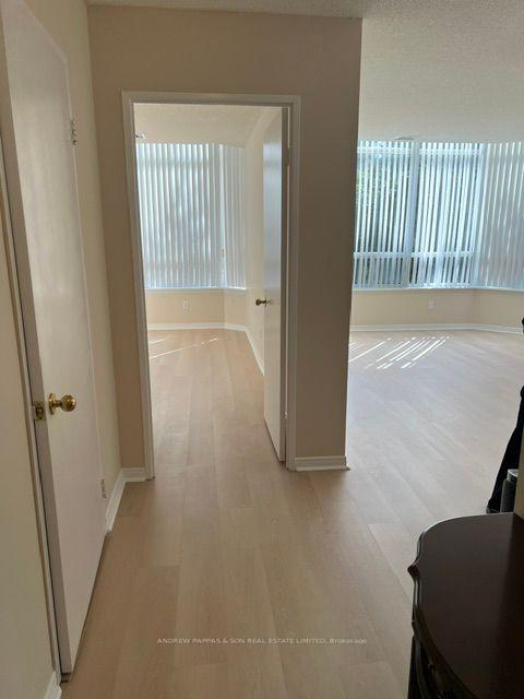 Photo 4 of Unit 103, 91 Townsgate Drive, Vaughan, Crestwood-Springfarm-Yorkhill — HOMEH