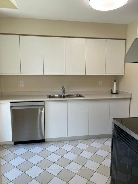Photo 7 of Unit 103, 91 Townsgate Drive, Vaughan, Crestwood-Springfarm-Yorkhill — HOMEH