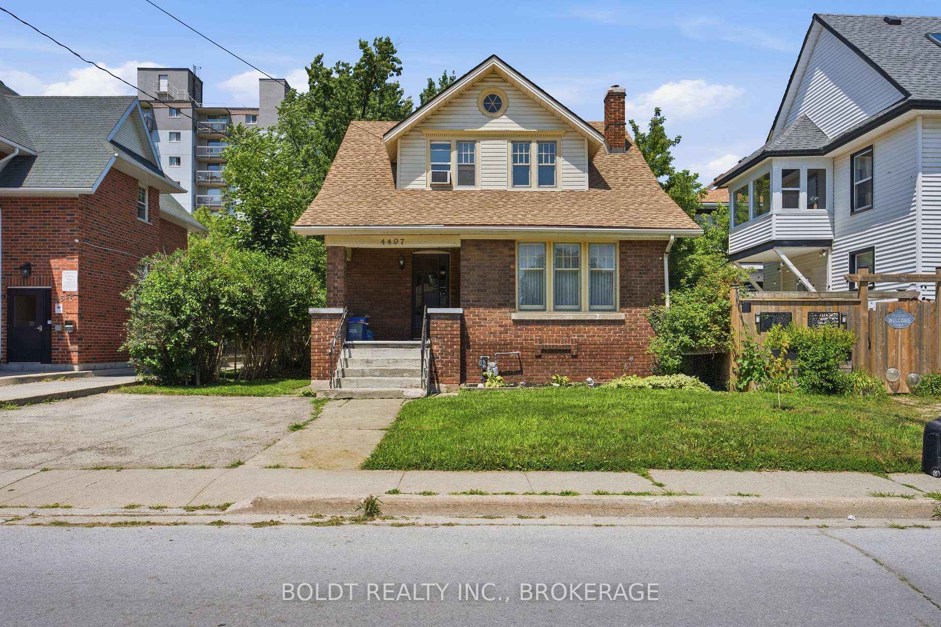 Photo 3 of 4497 Morrison Street, Niagara Falls, Downtown — HOMEH