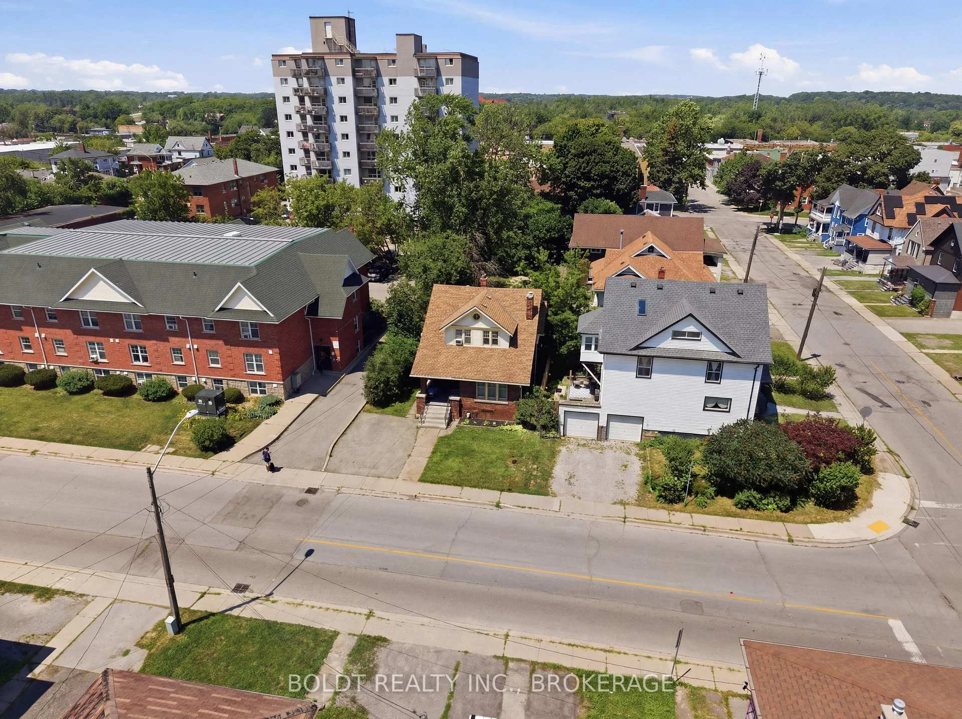 Photo 9 of 4497 Morrison Street, Niagara Falls, Downtown — HOMEH